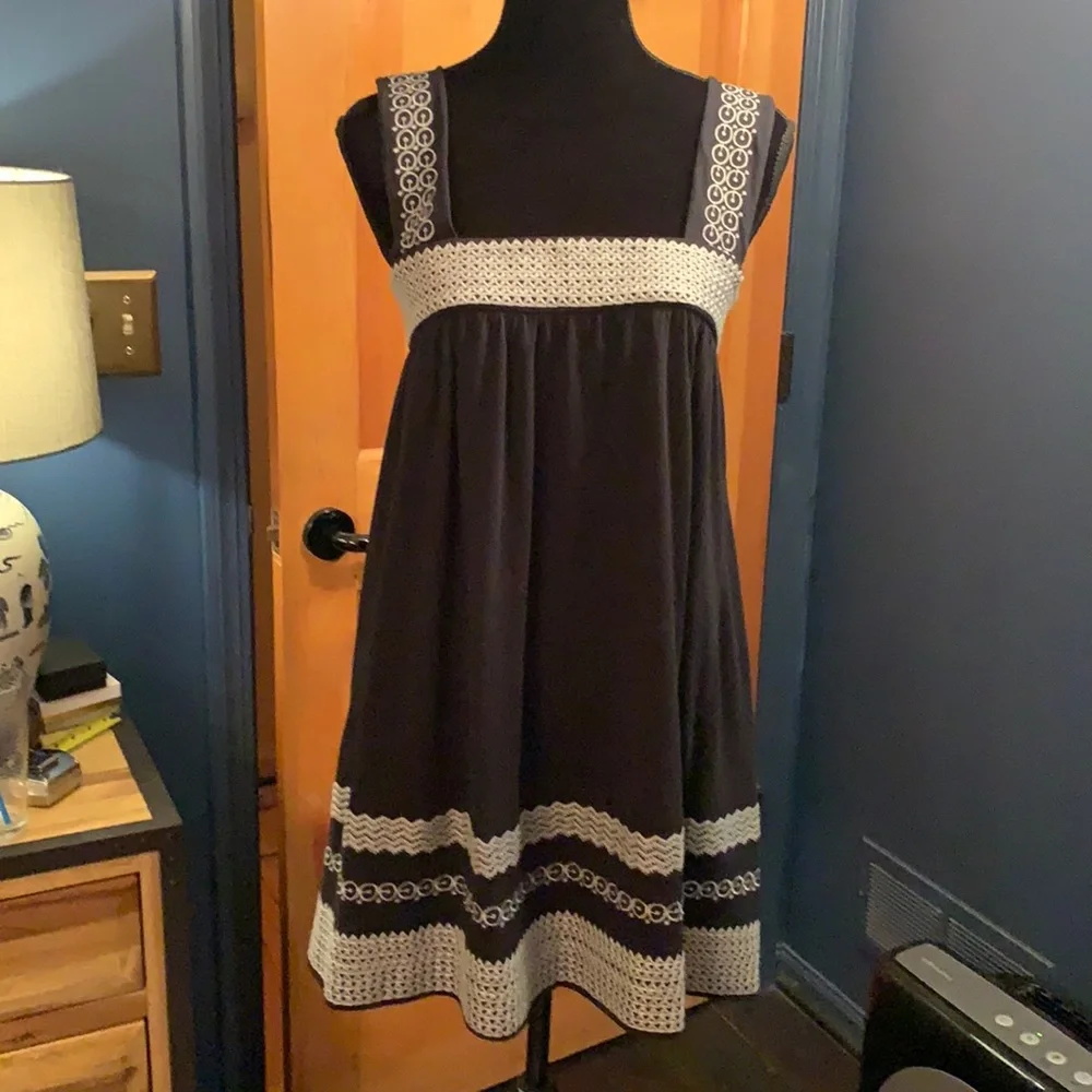 BCBG Black Dress with Ivory Embroidered Detail. - Picture 1 of 6